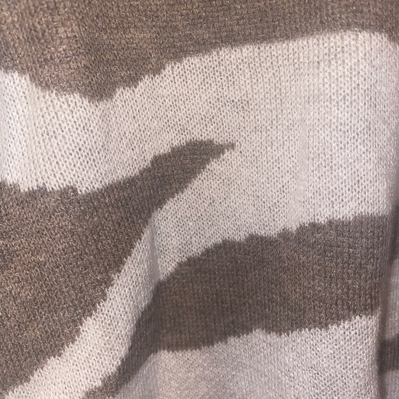 NWT Zebra print sweater - Picture 3 of 4